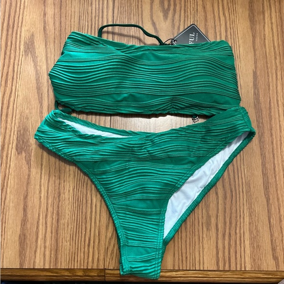NWT Zaful Green Ribbed Bikini 2 Piece Set Women’s Size Medium - Picture 1 of 5